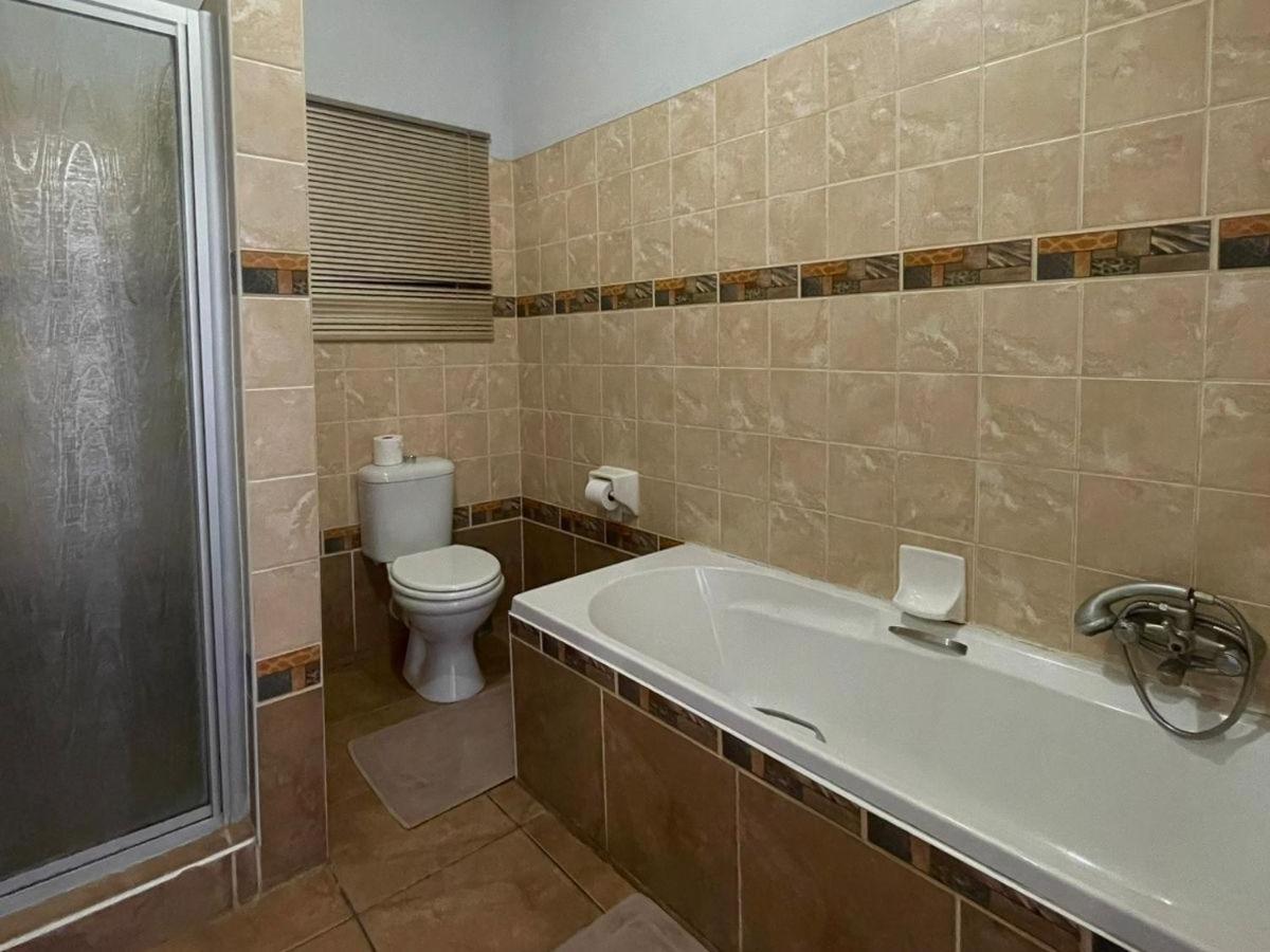 Eden Chalets Windhoek Quarto foto